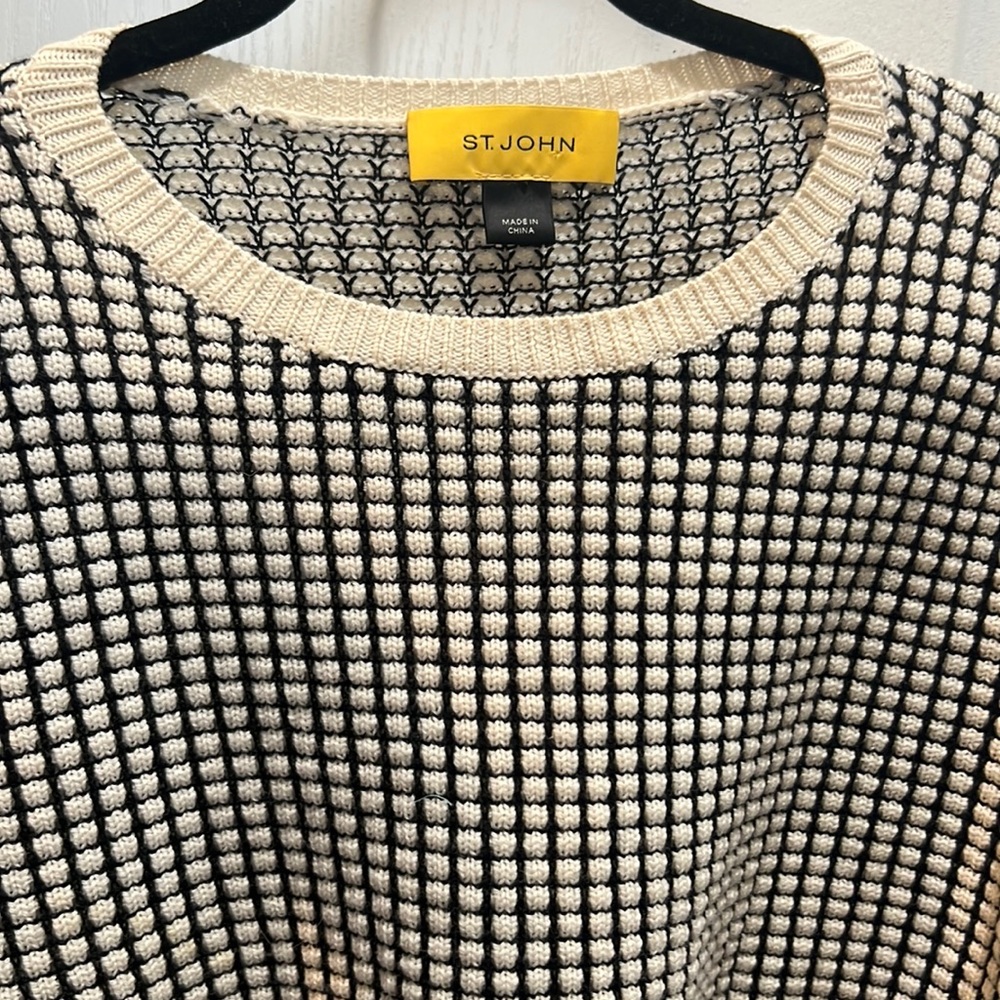 St.John super soft long sleeve blouse small waffle pattern size Xl